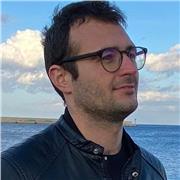 Docente di storia e filosofia impartisce lezioni e aiuto compiti estivi